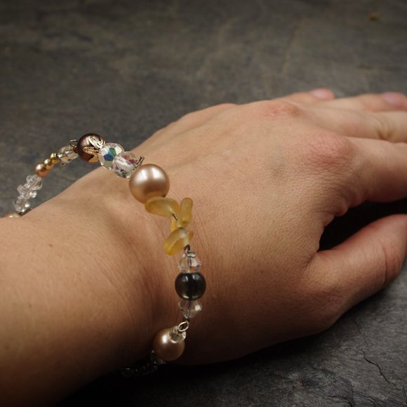 Pearl and Crystal Beaded Handmade Bracelet - Picture 3 of 4